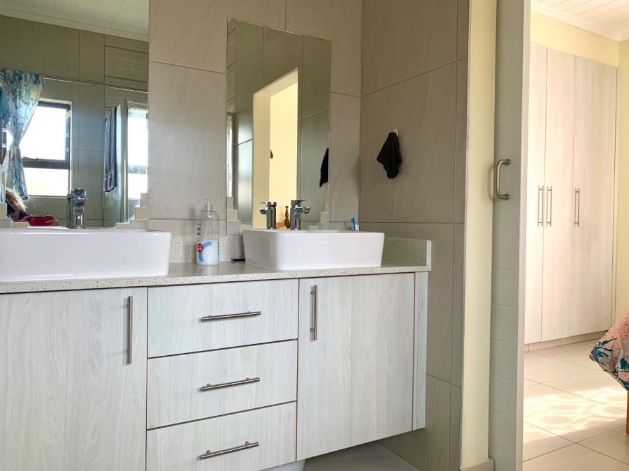 3 Bedroom Property for Sale in Dana Bay Western Cape